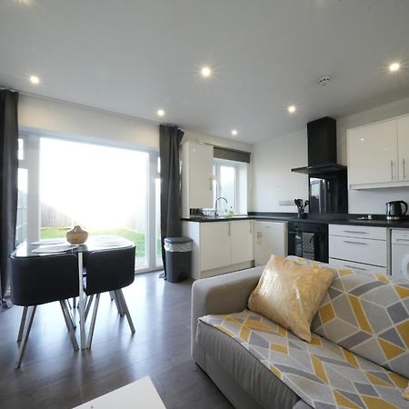 Hatton Apartments Heathrow Airport- Free Parking-Free Underground To And From Heathrow Airport Hatton Cross See Picture-See London Fast Hatton Cross To Central London 30Min 외부 사진