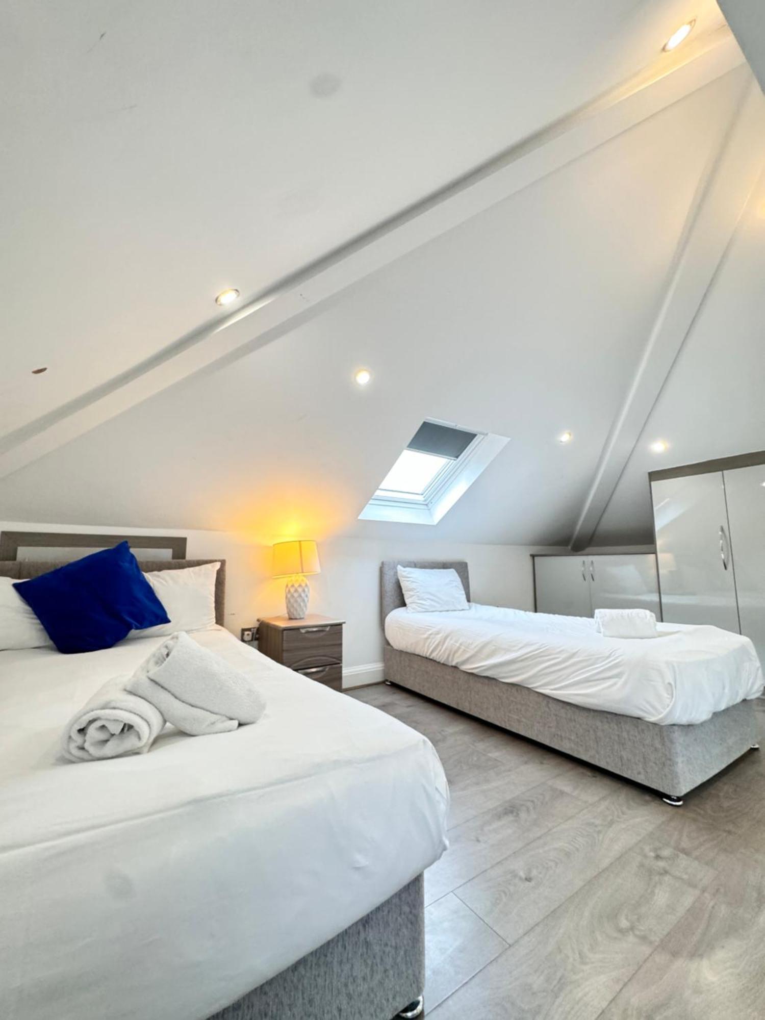 Hatton Apartments Heathrow Airport- Free Parking-Free Underground To And From Heathrow Airport Hatton Cross See Picture-See London Fast Hatton Cross To Central London 30Min 외부 사진