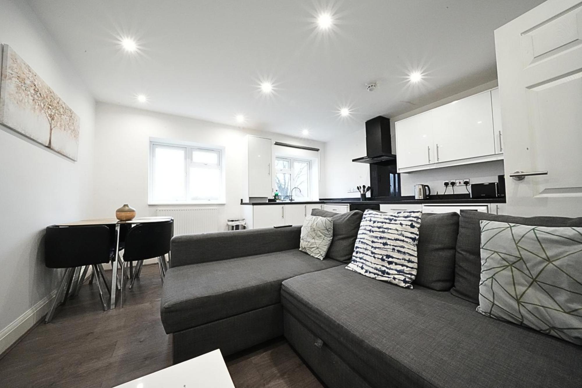 Hatton Apartments Heathrow Airport- Free Parking-Free Underground To And From Heathrow Airport Hatton Cross See Picture-See London Fast Hatton Cross To Central London 30Min 외부 사진