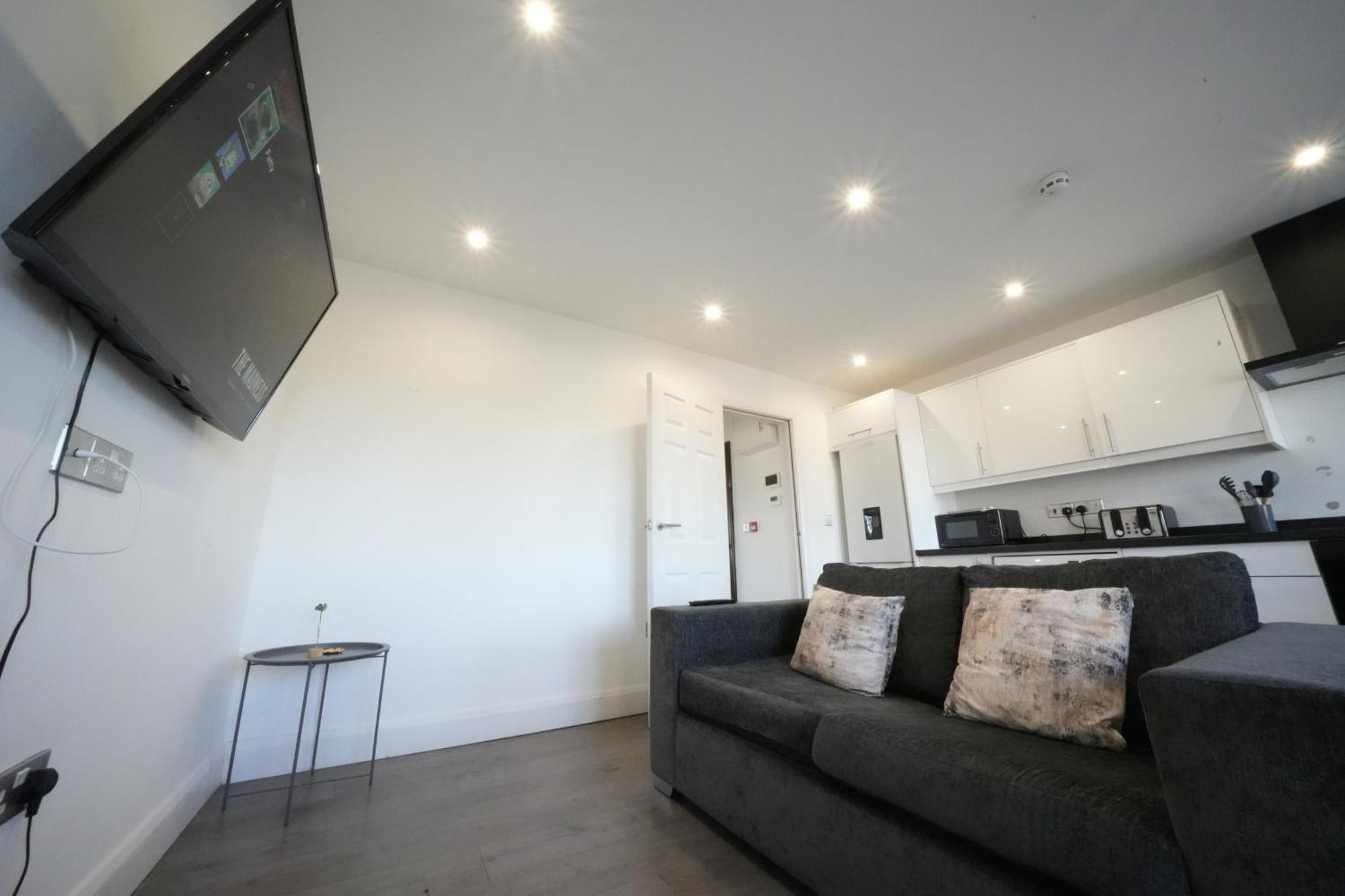Hatton Apartments Heathrow Airport- Free Parking-Free Underground To And From Heathrow Airport Hatton Cross See Picture-See London Fast Hatton Cross To Central London 30Min 외부 사진