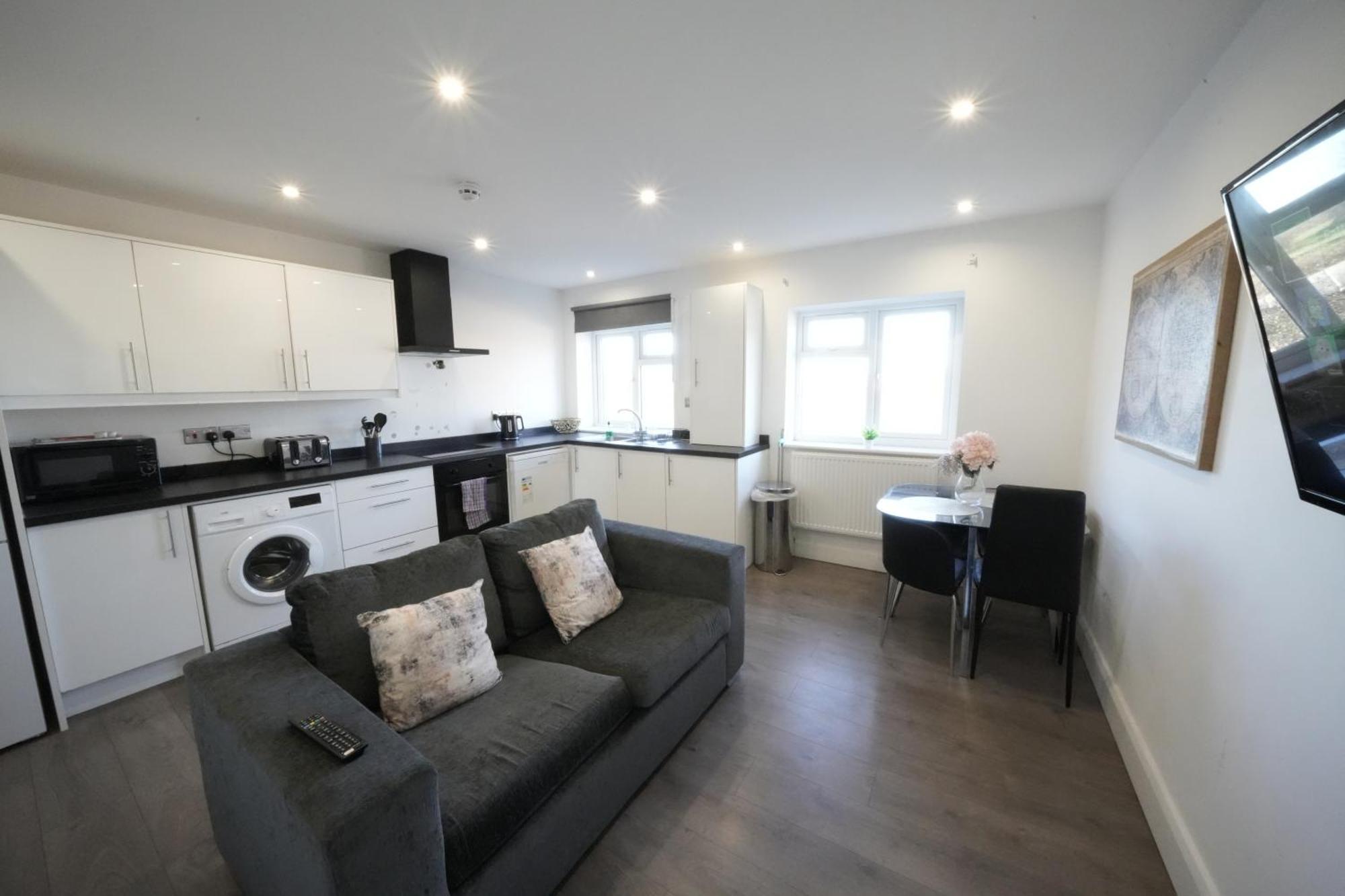 Hatton Apartments Heathrow Airport- Free Parking-Free Underground To And From Heathrow Airport Hatton Cross See Picture-See London Fast Hatton Cross To Central London 30Min 외부 사진