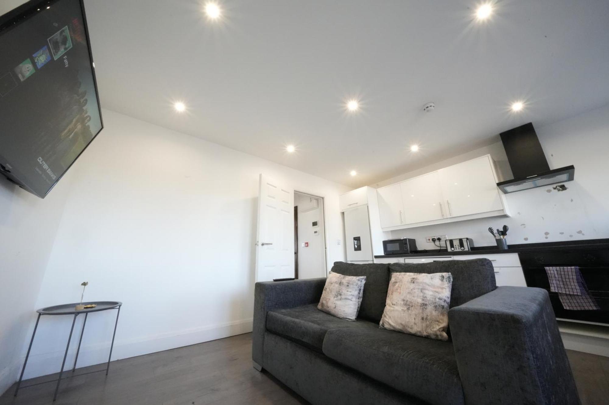 Hatton Apartments Heathrow Airport- Free Parking-Free Underground To And From Heathrow Airport Hatton Cross See Picture-See London Fast Hatton Cross To Central London 30Min 외부 사진
