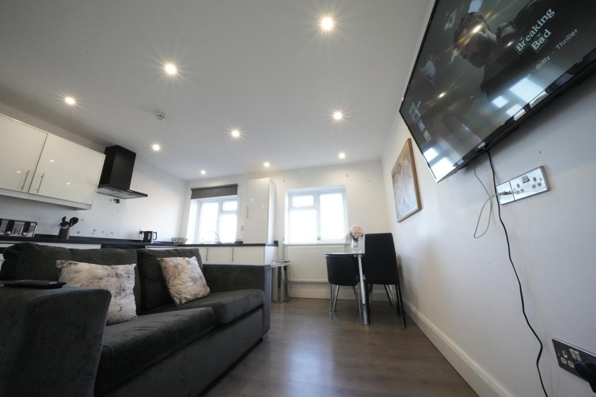 Hatton Apartments Heathrow Airport- Free Parking-Free Underground To And From Heathrow Airport Hatton Cross See Picture-See London Fast Hatton Cross To Central London 30Min 외부 사진