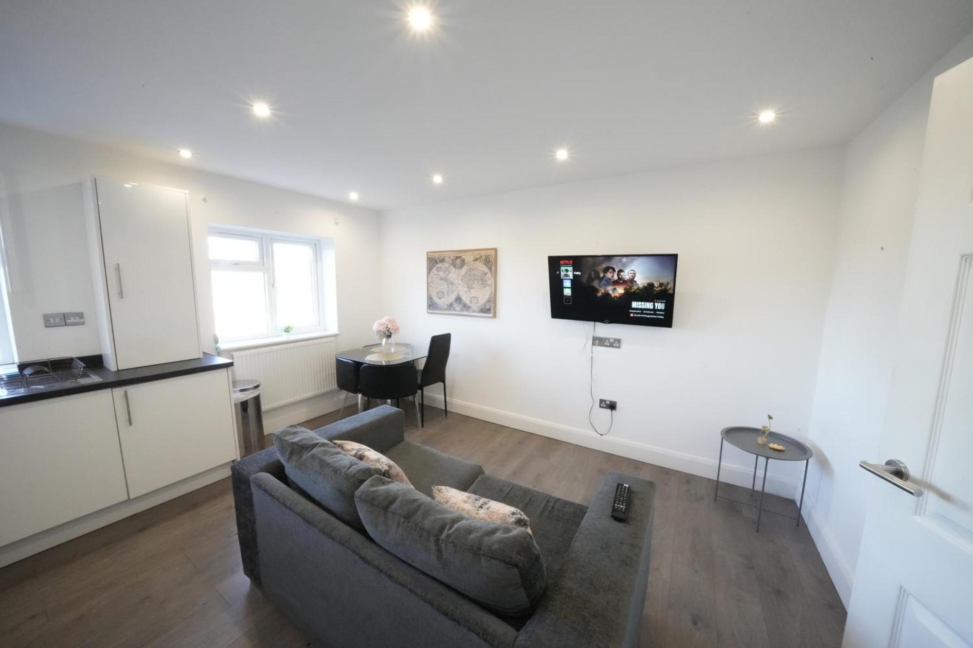 Hatton Apartments Heathrow Airport- Free Parking-Free Underground To And From Heathrow Airport Hatton Cross See Picture-See London Fast Hatton Cross To Central London 30Min 외부 사진