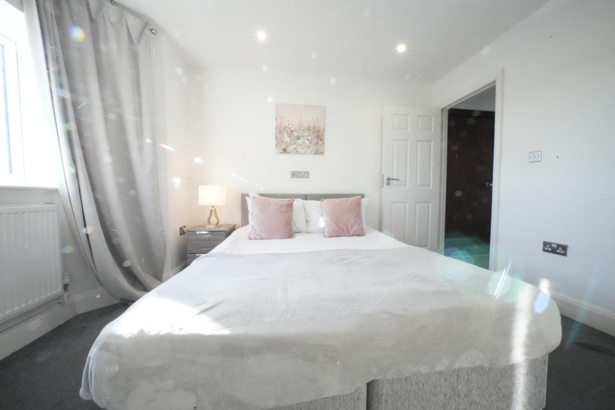 Hatton Apartments Heathrow Airport- Free Parking-Free Underground To And From Heathrow Airport Hatton Cross See Picture-See London Fast Hatton Cross To Central London 30Min 외부 사진