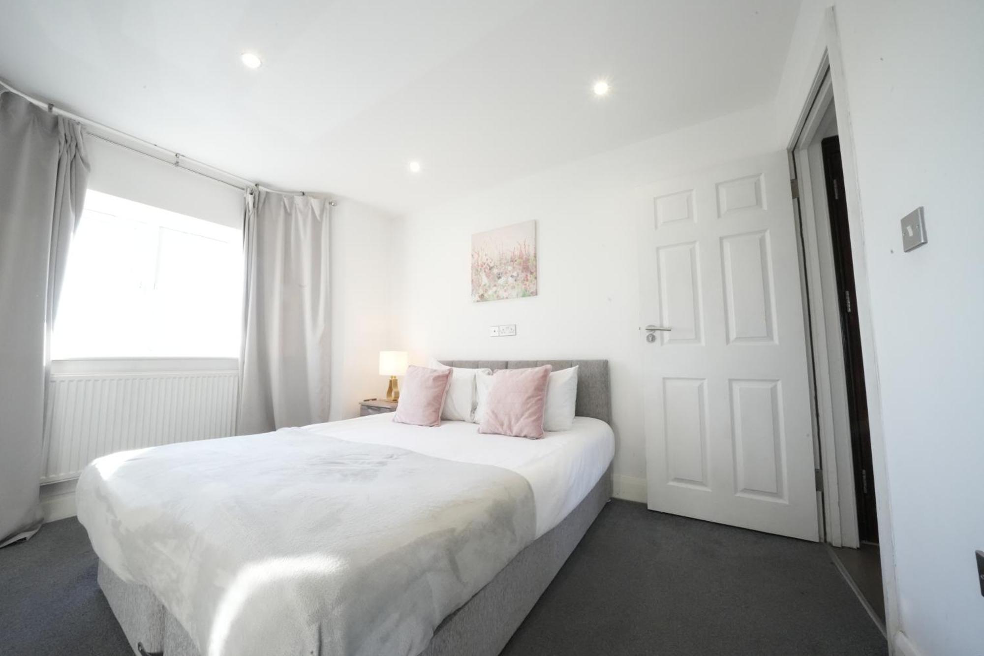Hatton Apartments Heathrow Airport- Free Parking-Free Underground To And From Heathrow Airport Hatton Cross See Picture-See London Fast Hatton Cross To Central London 30Min 외부 사진