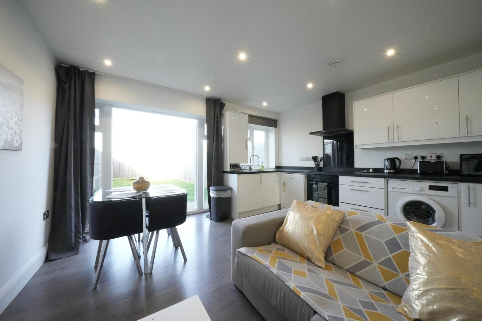 Hatton Apartments Heathrow Airport- Free Parking-Free Underground To And From Heathrow Airport Hatton Cross See Picture-See London Fast Hatton Cross To Central London 30Min 외부 사진