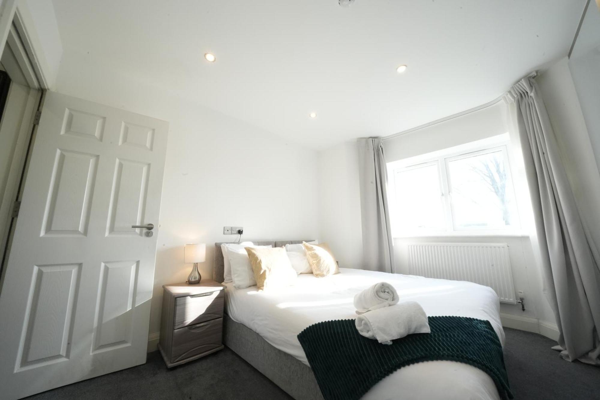 Hatton Apartments Heathrow Airport- Free Parking-Free Underground To And From Heathrow Airport Hatton Cross See Picture-See London Fast Hatton Cross To Central London 30Min 외부 사진