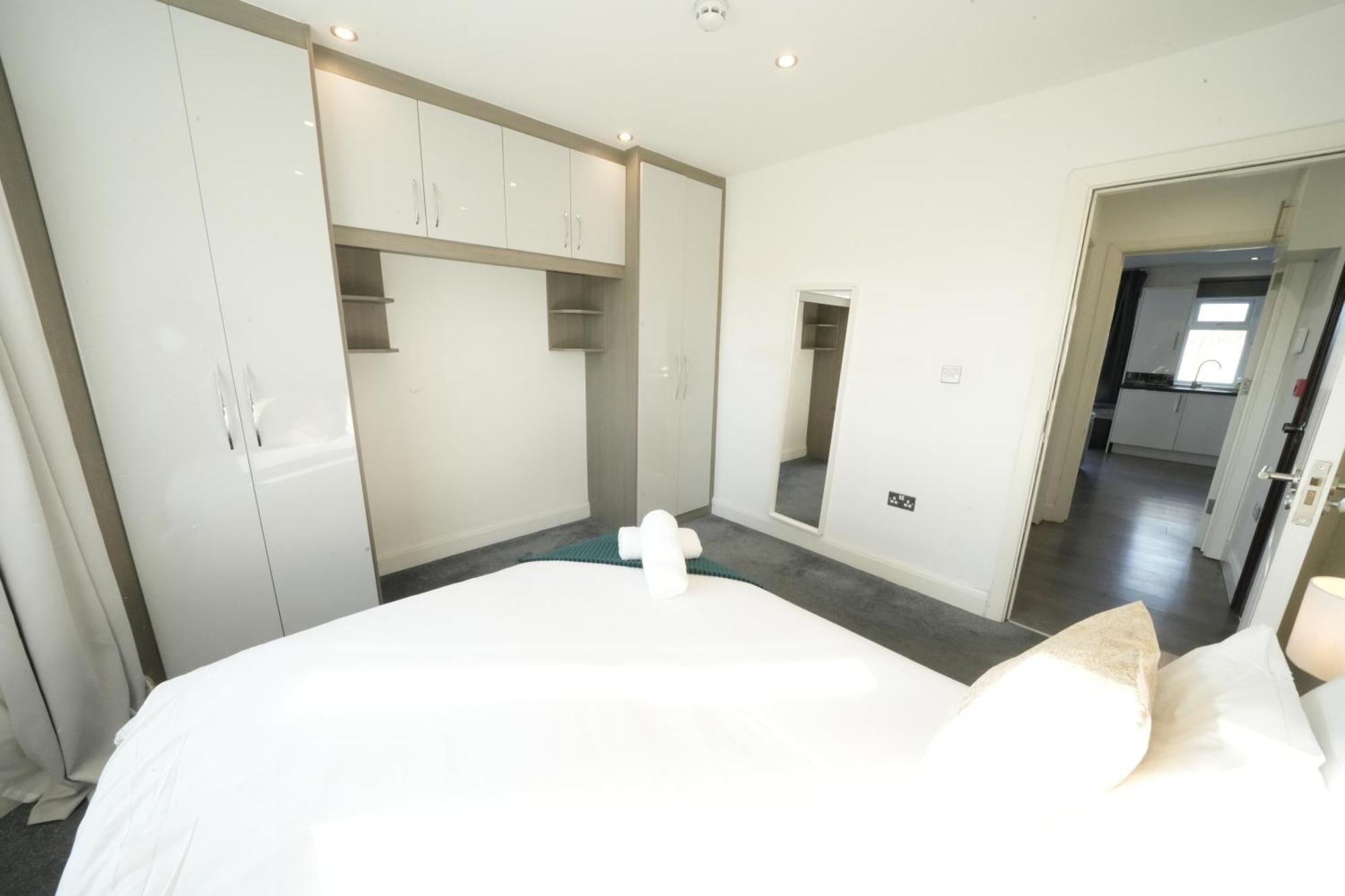 Hatton Apartments Heathrow Airport- Free Parking-Free Underground To And From Heathrow Airport Hatton Cross See Picture-See London Fast Hatton Cross To Central London 30Min 외부 사진