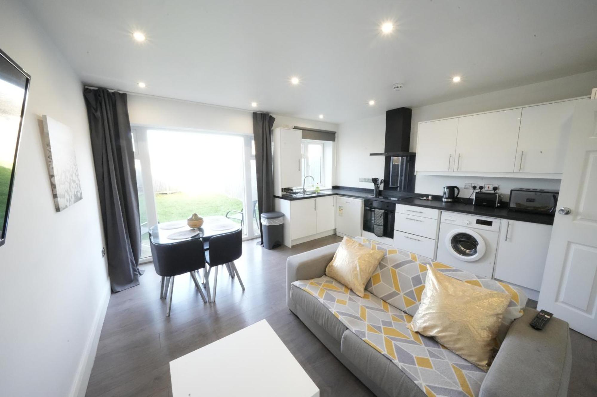 Hatton Apartments Heathrow Airport- Free Parking-Free Underground To And From Heathrow Airport Hatton Cross See Picture-See London Fast Hatton Cross To Central London 30Min 외부 사진