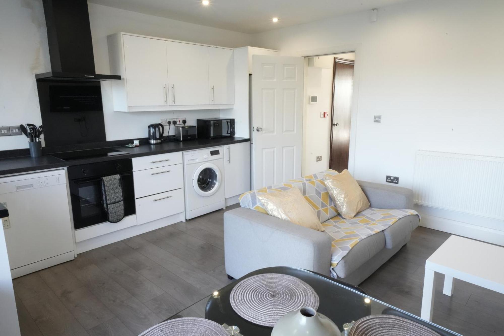 Hatton Apartments Heathrow Airport- Free Parking-Free Underground To And From Heathrow Airport Hatton Cross See Picture-See London Fast Hatton Cross To Central London 30Min 외부 사진