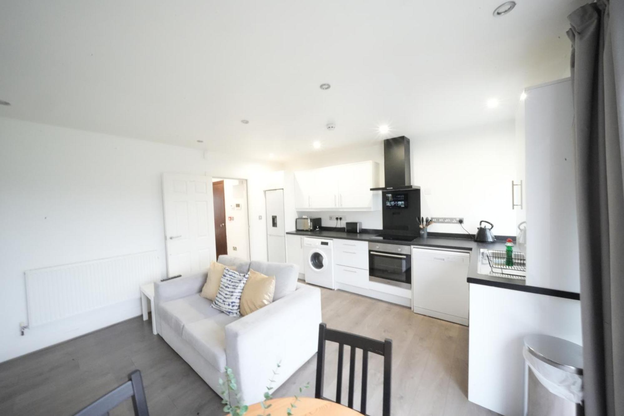 Hatton Apartments Heathrow Airport- Free Parking-Free Underground To And From Heathrow Airport Hatton Cross See Picture-See London Fast Hatton Cross To Central London 30Min 외부 사진