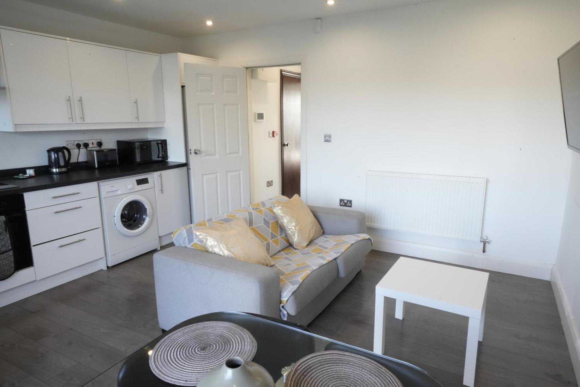 Hatton Apartments Heathrow Airport- Free Parking-Free Underground To And From Heathrow Airport Hatton Cross See Picture-See London Fast Hatton Cross To Central London 30Min 외부 사진