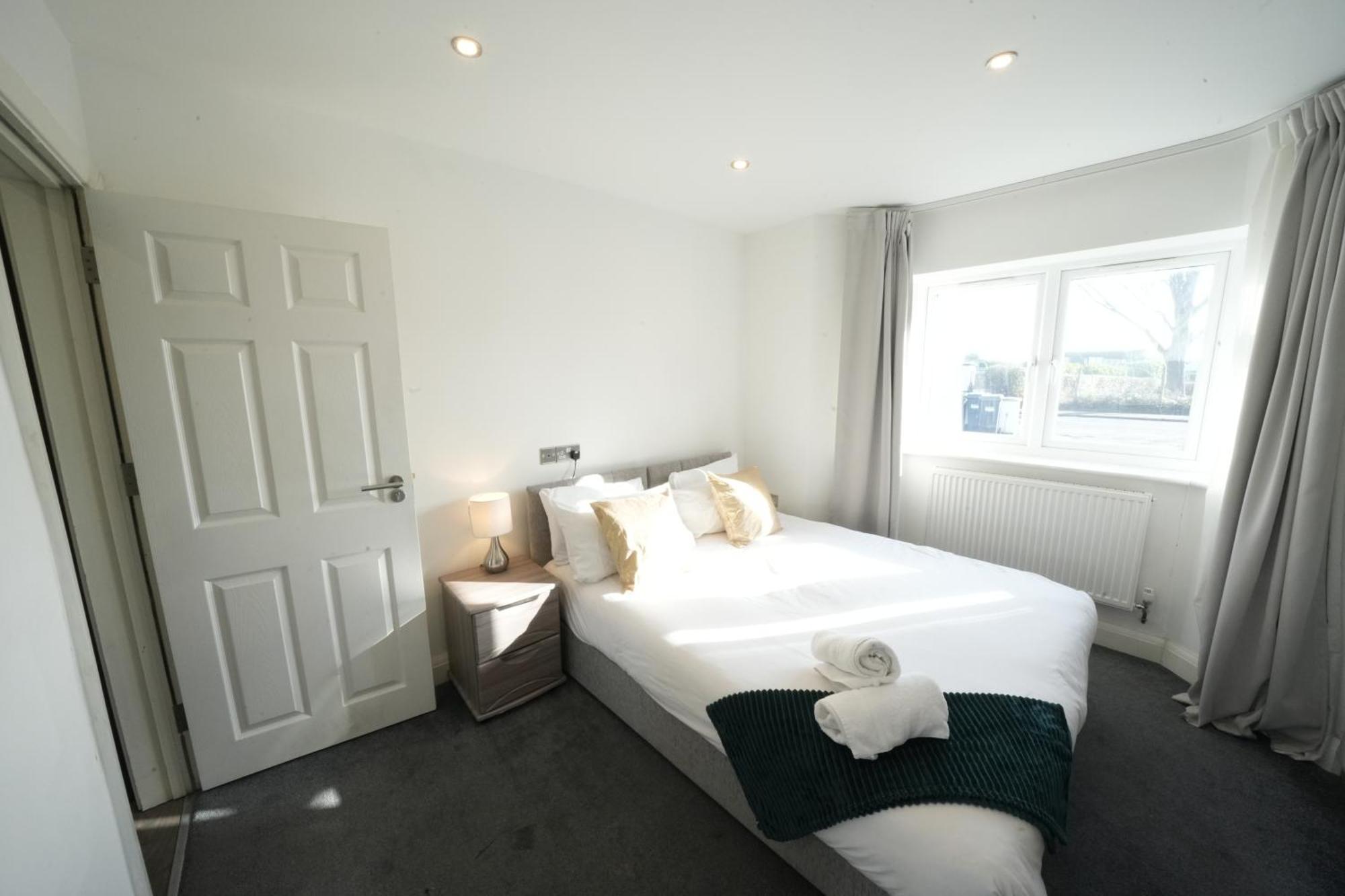 Hatton Apartments Heathrow Airport- Free Parking-Free Underground To And From Heathrow Airport Hatton Cross See Picture-See London Fast Hatton Cross To Central London 30Min 외부 사진