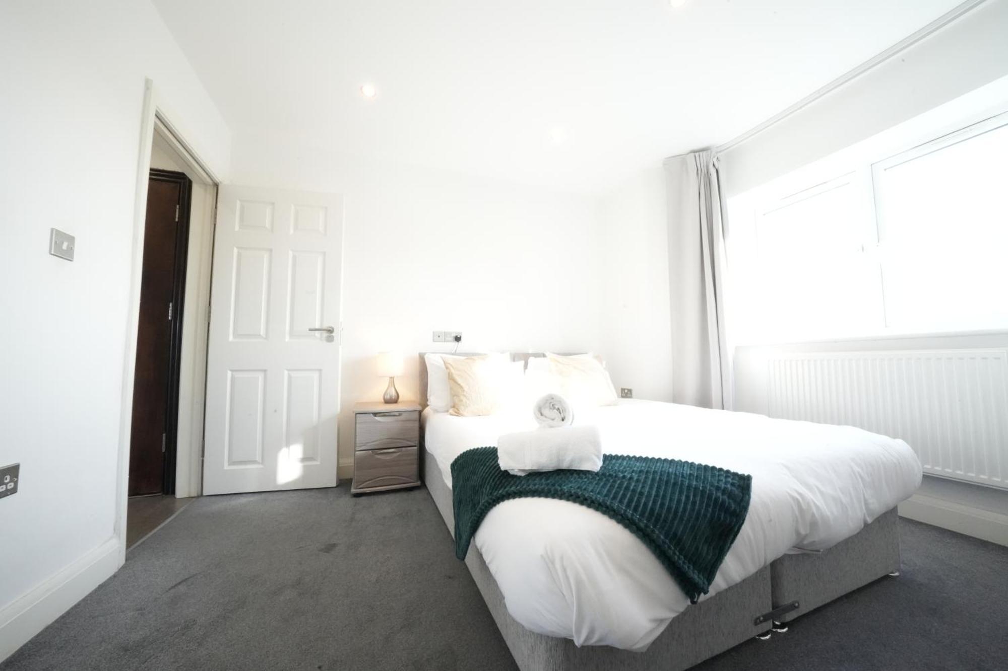 Hatton Apartments Heathrow Airport- Free Parking-Free Underground To And From Heathrow Airport Hatton Cross See Picture-See London Fast Hatton Cross To Central London 30Min 외부 사진