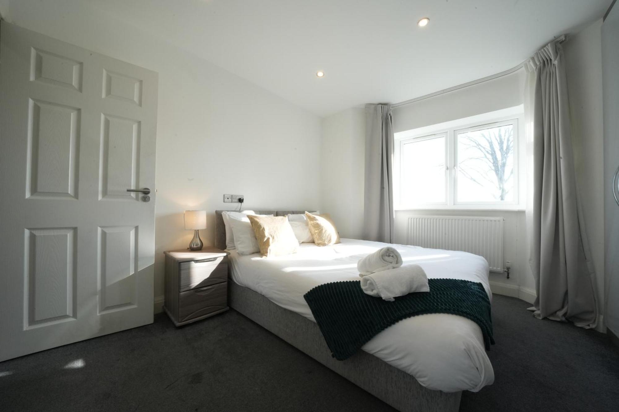 Hatton Apartments Heathrow Airport- Free Parking-Free Underground To And From Heathrow Airport Hatton Cross See Picture-See London Fast Hatton Cross To Central London 30Min 외부 사진