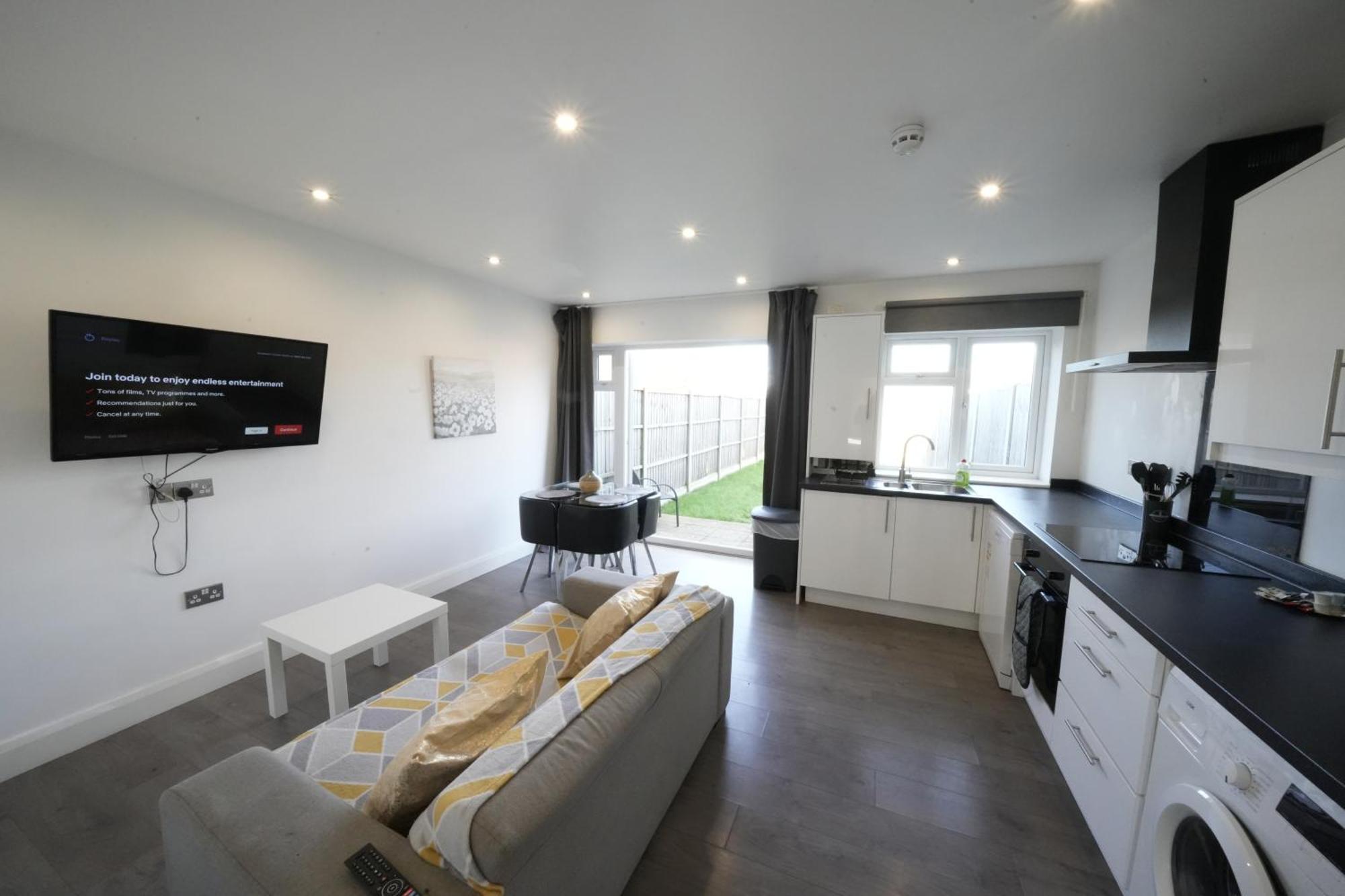 Hatton Apartments Heathrow Airport- Free Parking-Free Underground To And From Heathrow Airport Hatton Cross See Picture-See London Fast Hatton Cross To Central London 30Min 외부 사진
