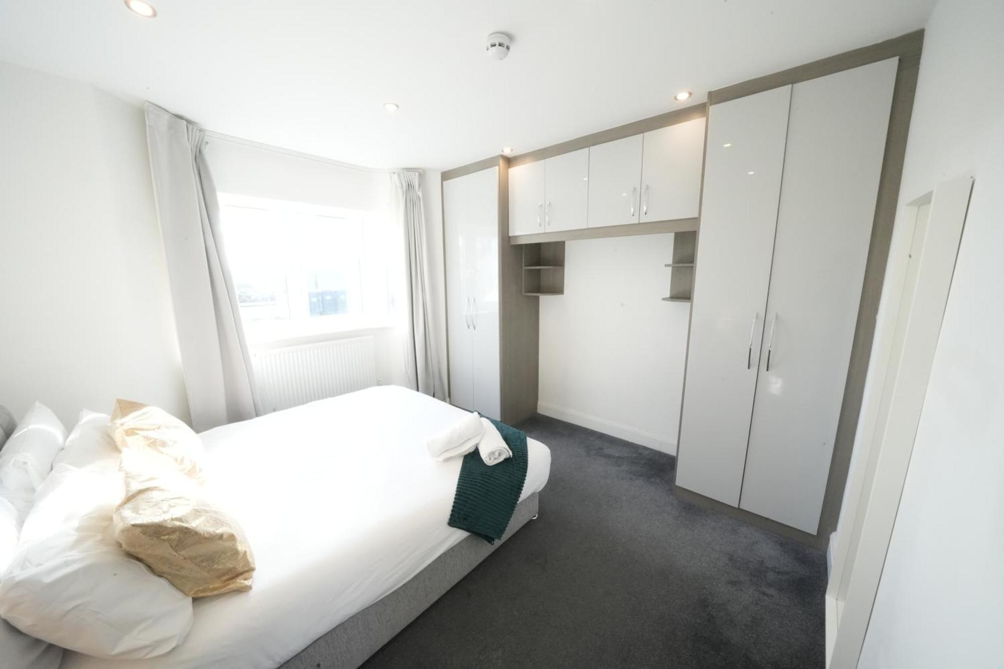Hatton Apartments Heathrow Airport- Free Parking-Free Underground To And From Heathrow Airport Hatton Cross See Picture-See London Fast Hatton Cross To Central London 30Min 외부 사진