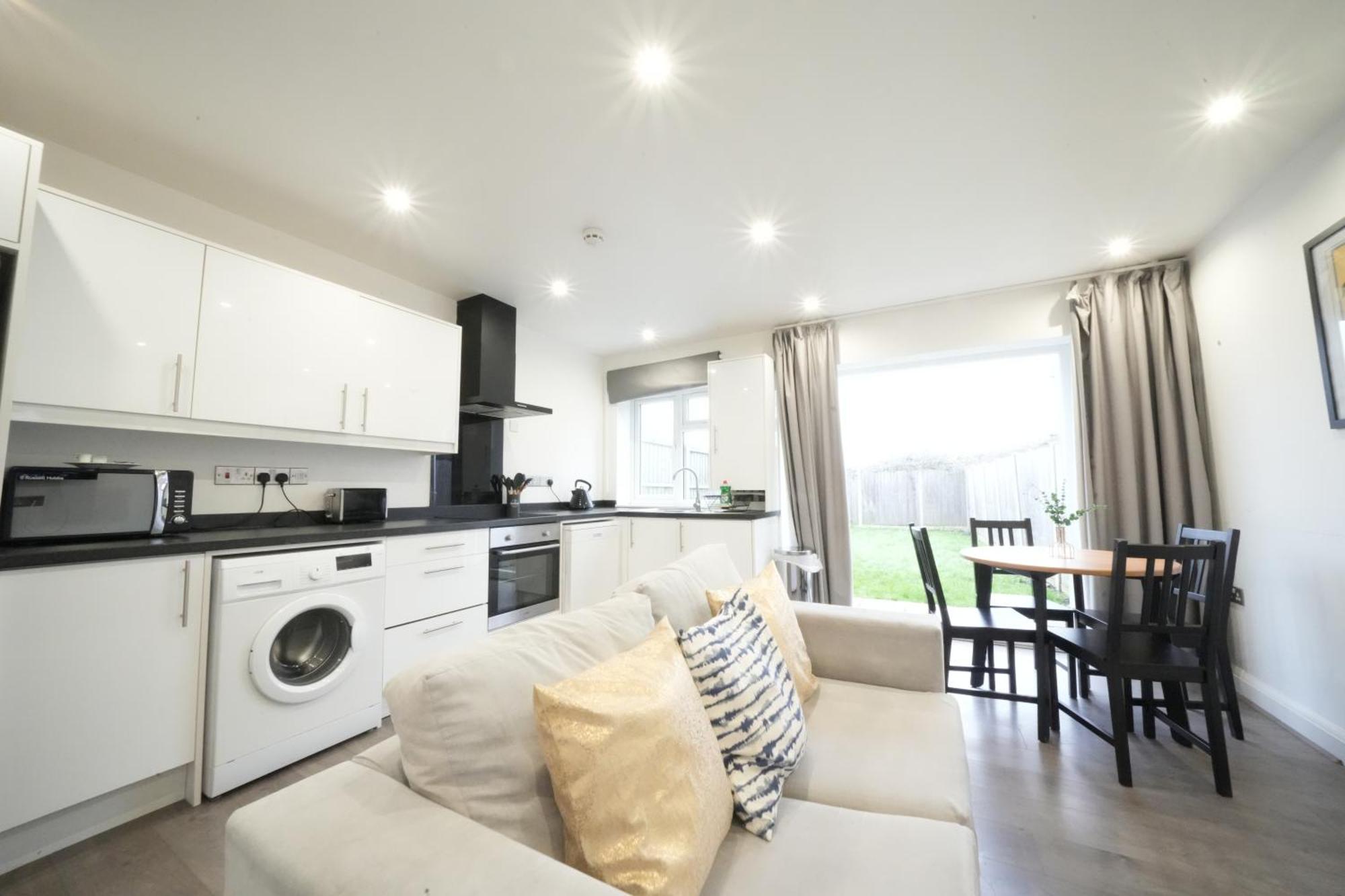 Hatton Apartments Heathrow Airport- Free Parking-Free Underground To And From Heathrow Airport Hatton Cross See Picture-See London Fast Hatton Cross To Central London 30Min 외부 사진