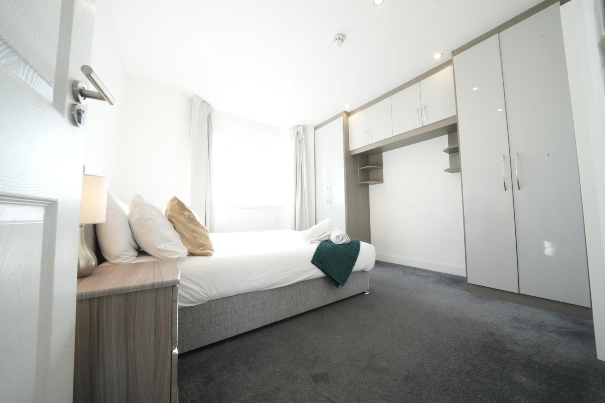 Hatton Apartments Heathrow Airport- Free Parking-Free Underground To And From Heathrow Airport Hatton Cross See Picture-See London Fast Hatton Cross To Central London 30Min 외부 사진