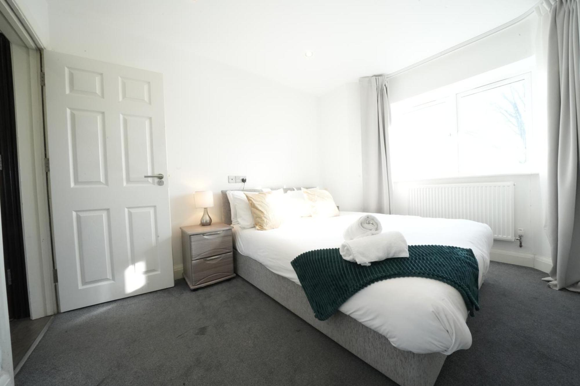 Hatton Apartments Heathrow Airport- Free Parking-Free Underground To And From Heathrow Airport Hatton Cross See Picture-See London Fast Hatton Cross To Central London 30Min 외부 사진
