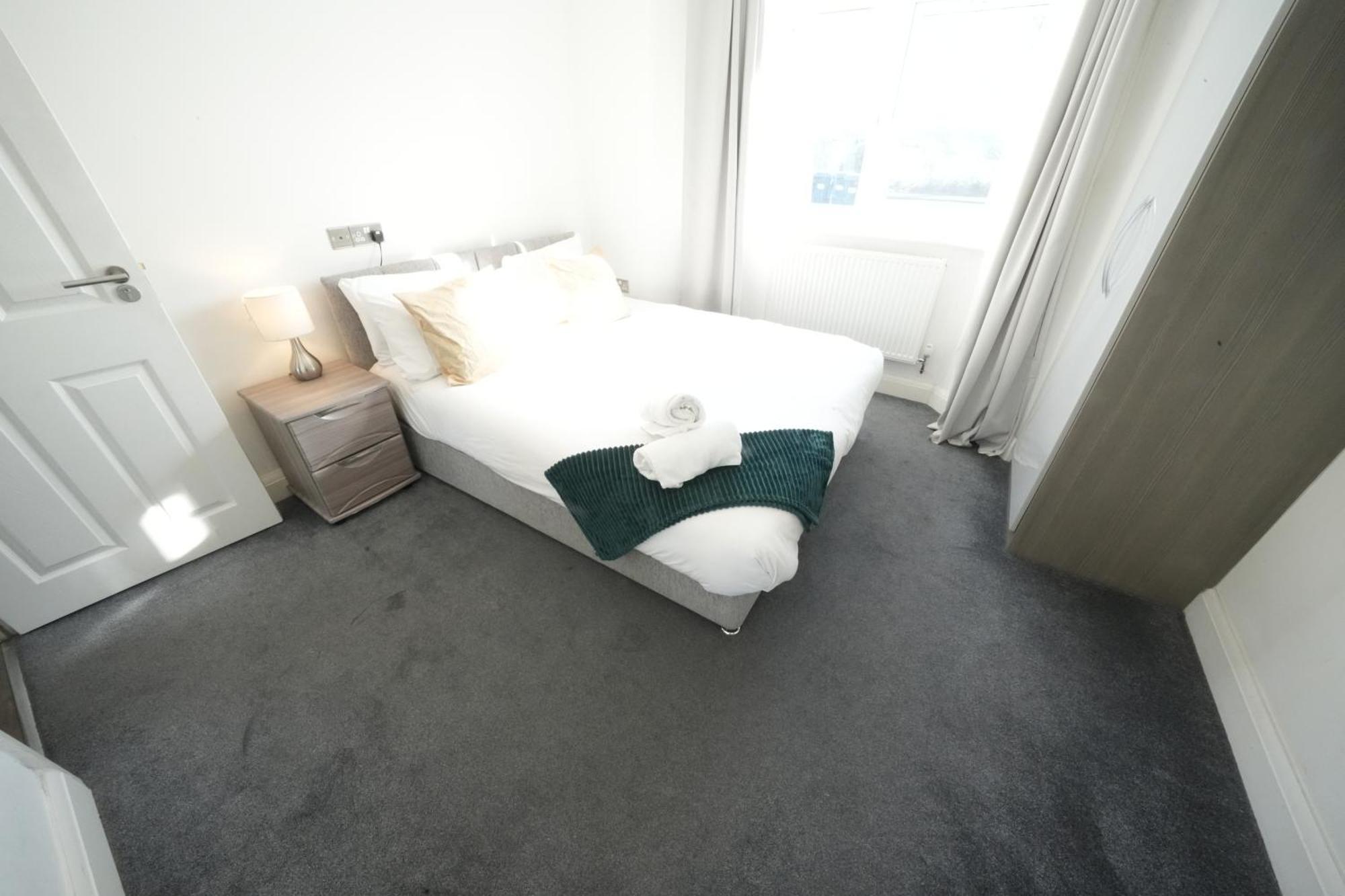 Hatton Apartments Heathrow Airport- Free Parking-Free Underground To And From Heathrow Airport Hatton Cross See Picture-See London Fast Hatton Cross To Central London 30Min 외부 사진