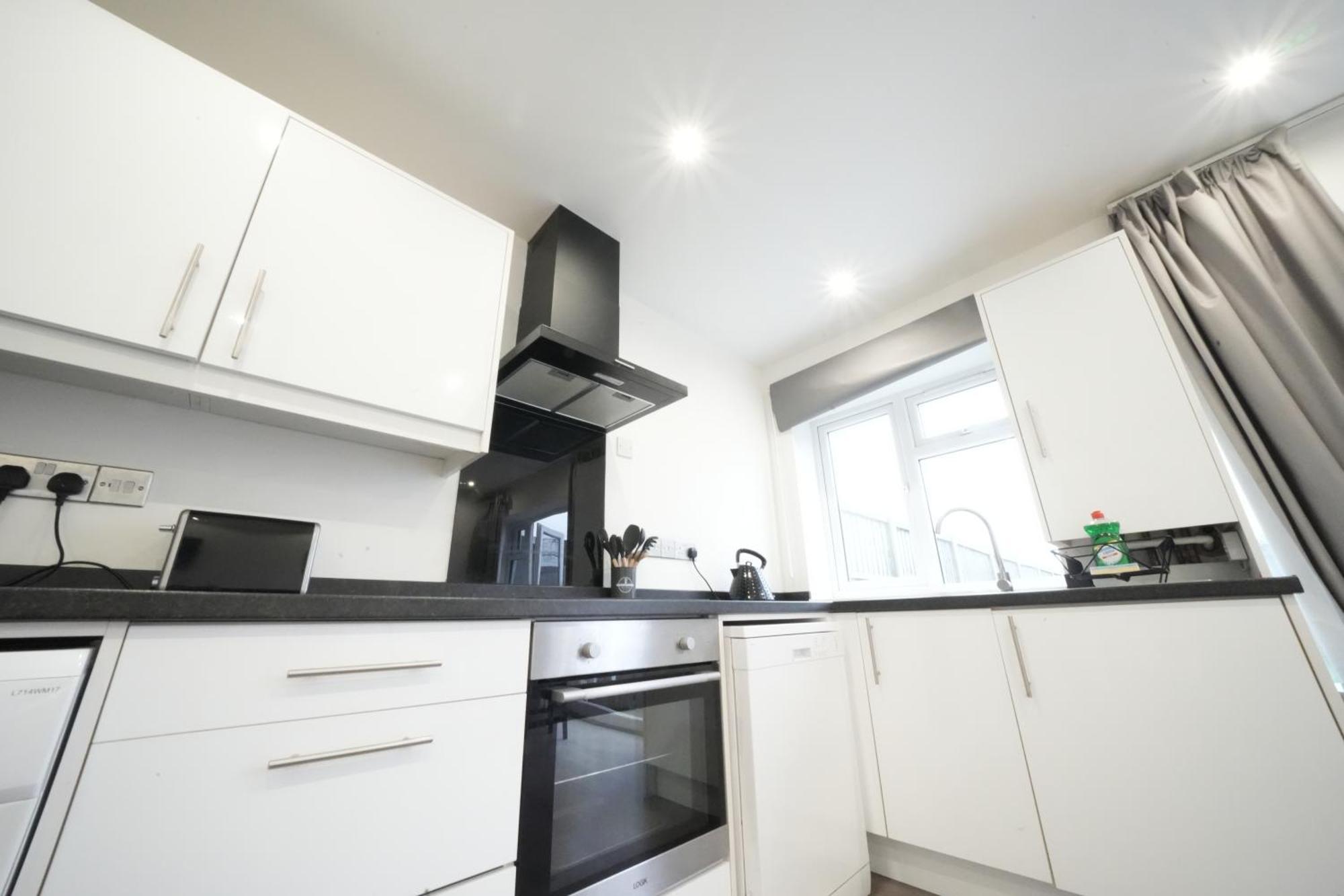 Hatton Apartments Heathrow Airport- Free Parking-Free Underground To And From Heathrow Airport Hatton Cross See Picture-See London Fast Hatton Cross To Central London 30Min 외부 사진