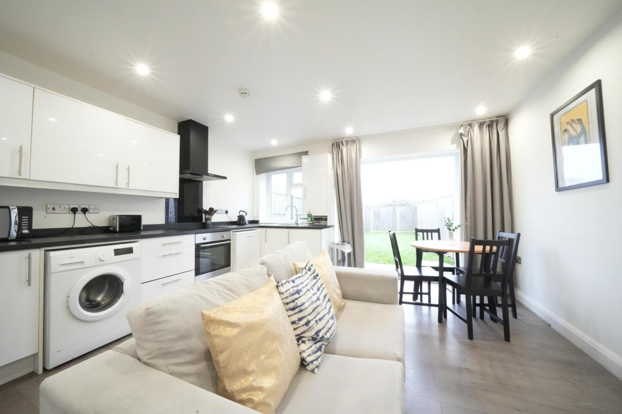Hatton Apartments Heathrow Airport- Free Parking-Free Underground To And From Heathrow Airport Hatton Cross See Picture-See London Fast Hatton Cross To Central London 30Min 외부 사진