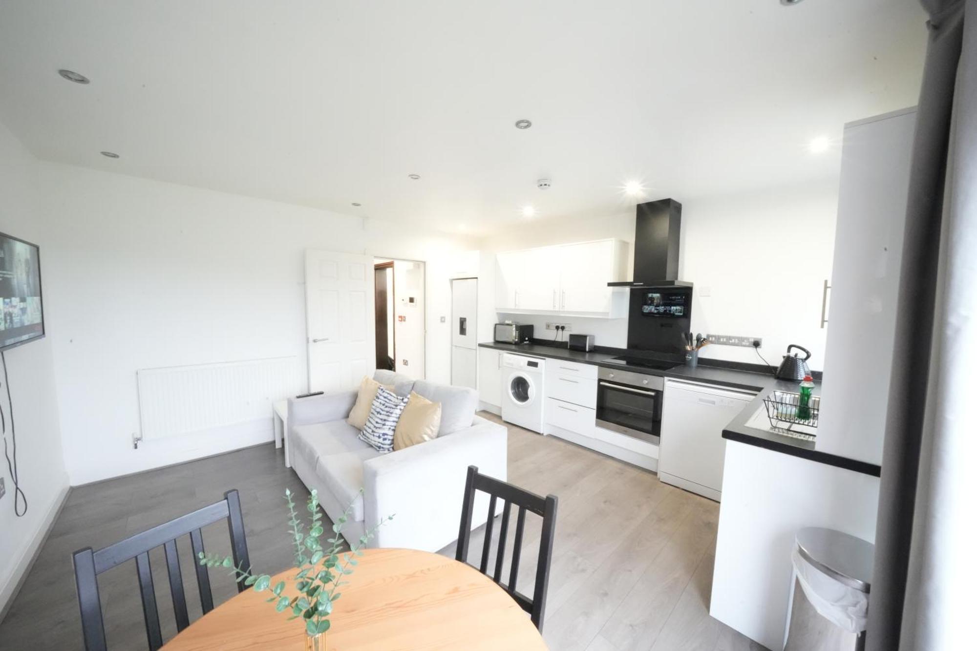 Hatton Apartments Heathrow Airport- Free Parking-Free Underground To And From Heathrow Airport Hatton Cross See Picture-See London Fast Hatton Cross To Central London 30Min 외부 사진