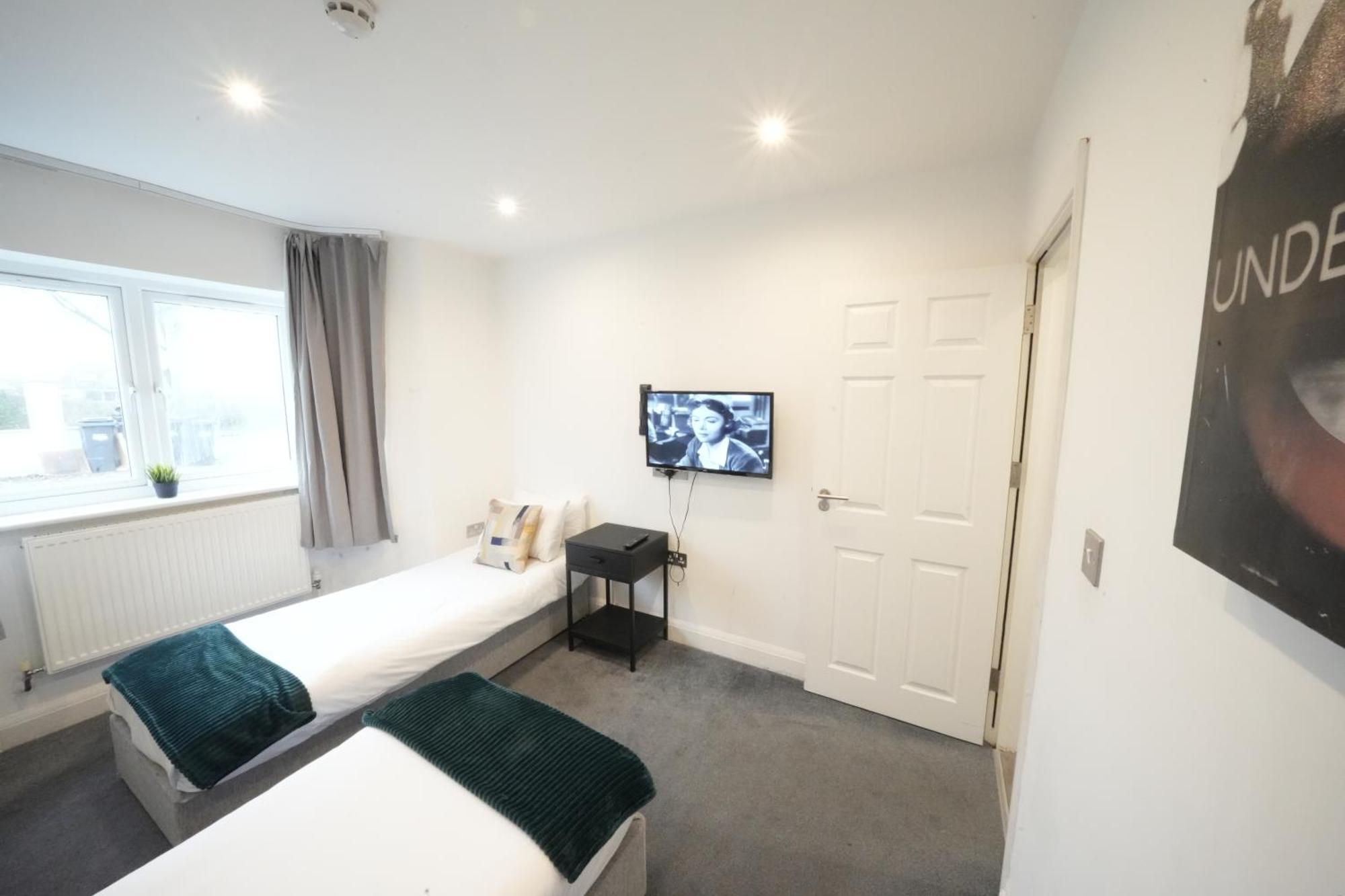 Hatton Apartments Heathrow Airport- Free Parking-Free Underground To And From Heathrow Airport Hatton Cross See Picture-See London Fast Hatton Cross To Central London 30Min 외부 사진
