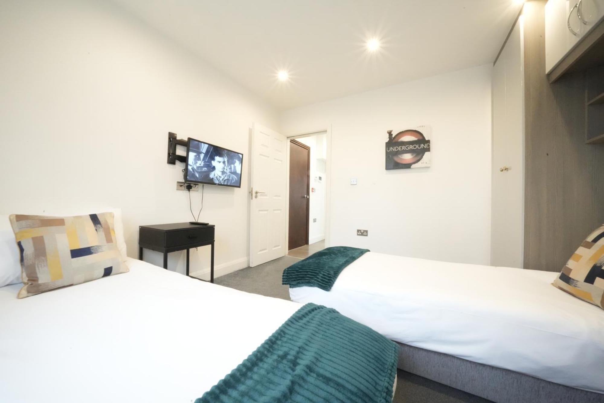 Hatton Apartments Heathrow Airport- Free Parking-Free Underground To And From Heathrow Airport Hatton Cross See Picture-See London Fast Hatton Cross To Central London 30Min 외부 사진